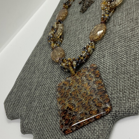 Glittery Beaded Necklace with Leopard Print Pendant - Picture 4 of 6
